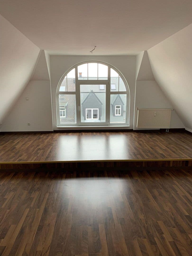 Pronájem bytu 3+1 110 m², Casparistraße 4, Chemnitz, Sasko Pronájem bytu 3+1 110 m², Casparistraße 4, Chemnitz, Sasko