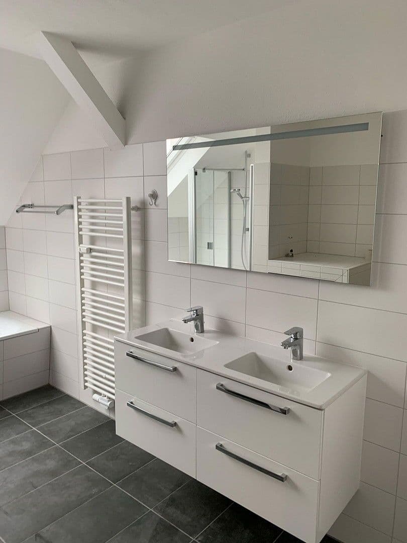 Pronájem bytu 3+1 110 m², Casparistraße 4, Chemnitz, Sasko Pronájem bytu 3+1 110 m², Casparistraße 4, Chemnitz, Sasko