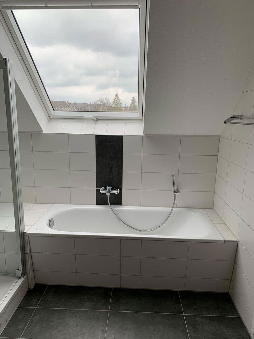 Pronájem bytu 3+1 110 m², Casparistraße 4, Chemnitz, Sasko Pronájem bytu 3+1 110 m², Casparistraße 4, Chemnitz, Sasko