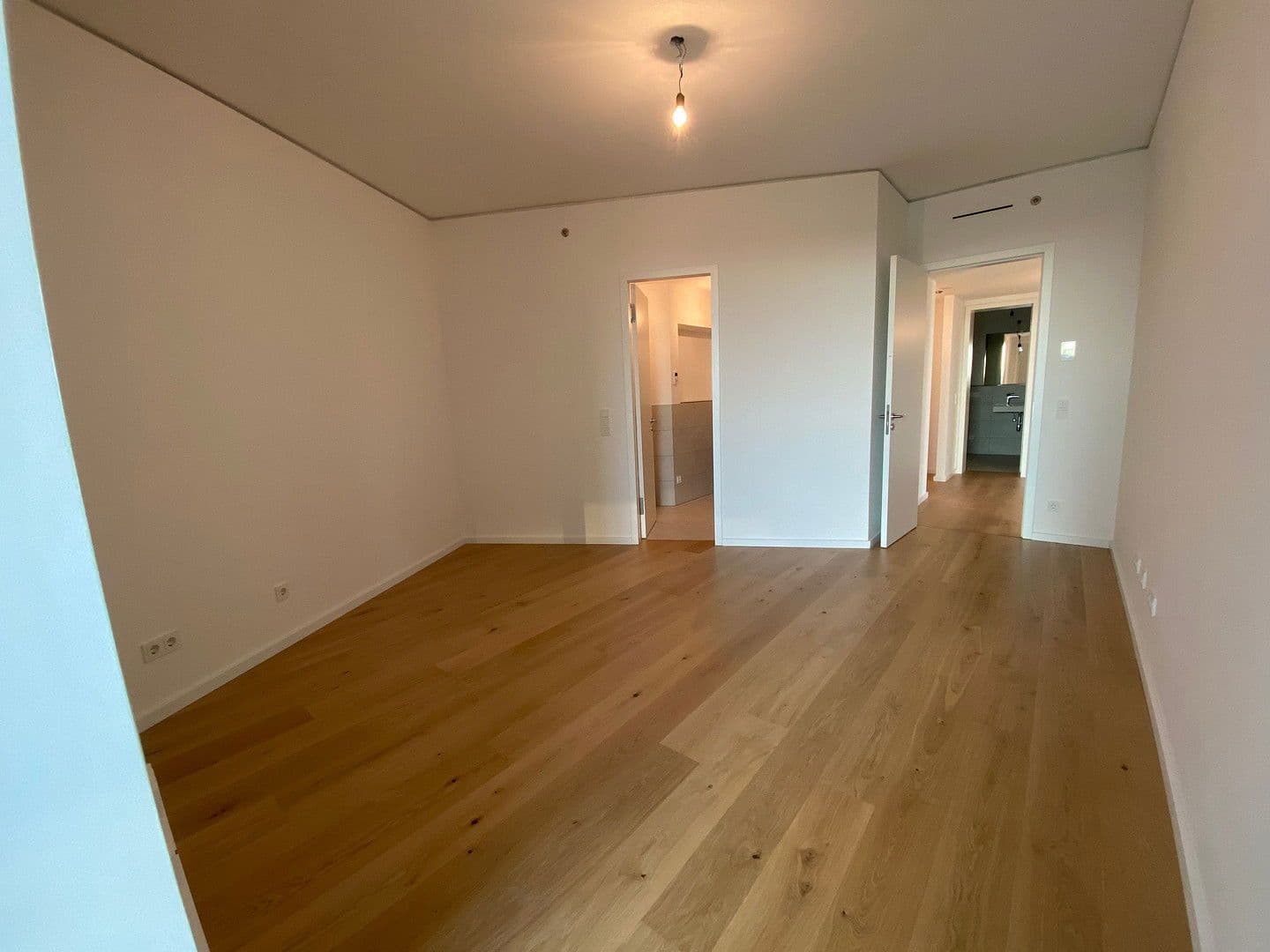 Pronájem bytu 4+1 110 m², Europa-Allee 2, Frankfurt am Main, Hessen Pronájem bytu 4+1 110 m², Europa-Allee 2, Frankfurt am Main, Hessen