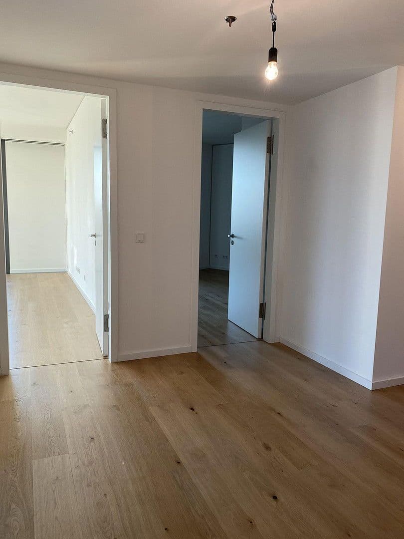 Pronájem bytu 4+1 110 m², Europa-Allee 2, Frankfurt am Main, Hessen Pronájem bytu 4+1 110 m², Europa-Allee 2, Frankfurt am Main, Hessen