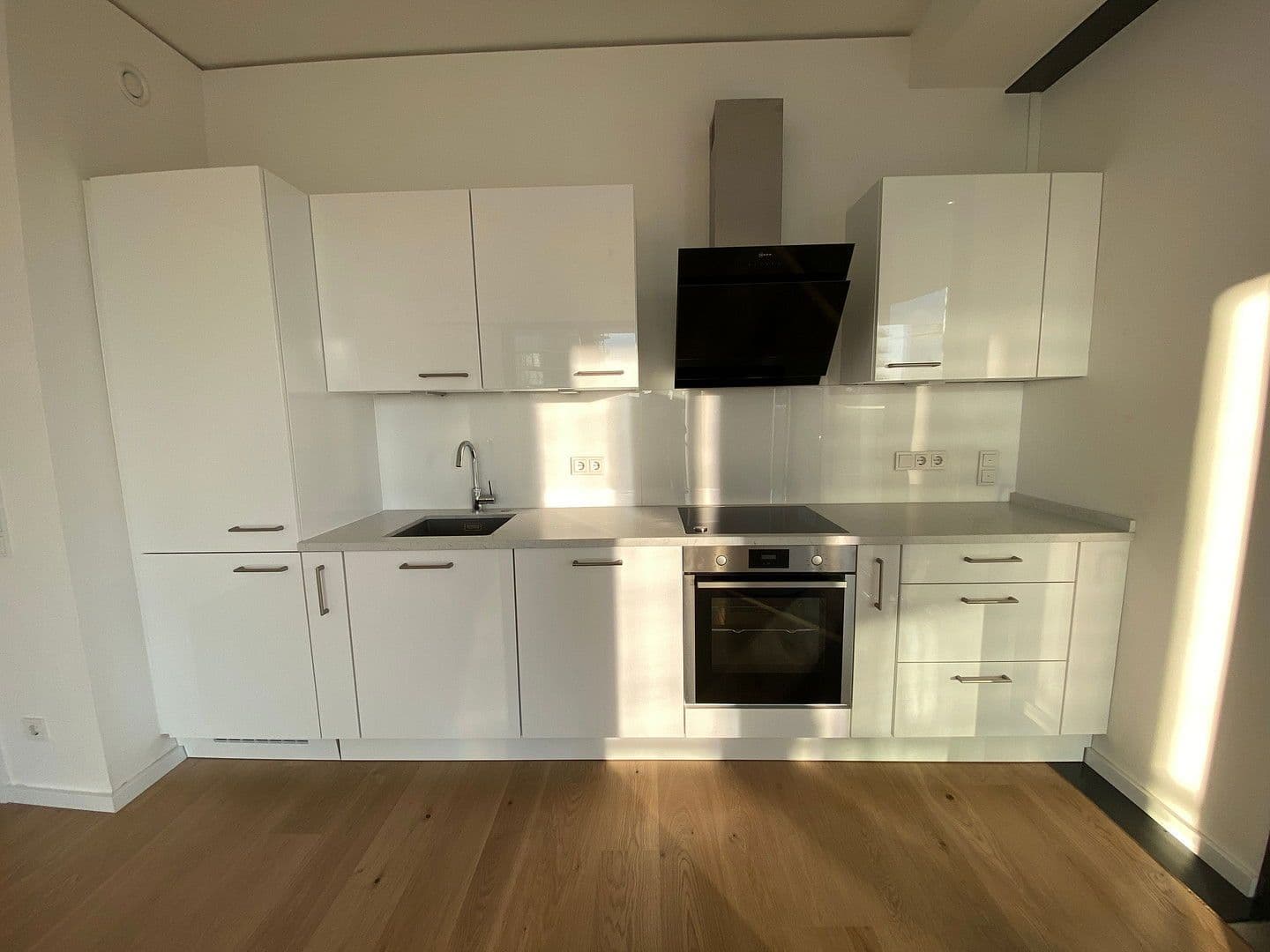 Pronájem bytu 4+1 110 m², Europa-Allee 2, Frankfurt am Main, Hessen Pronájem bytu 4+1 110 m², Europa-Allee 2, Frankfurt am Main, Hessen