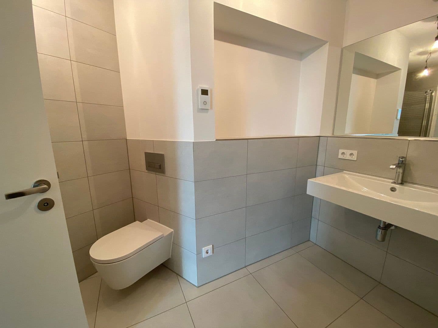 Pronájem bytu 4+1 110 m², Europa-Allee 2, Frankfurt am Main, Hessen Pronájem bytu 4+1 110 m², Europa-Allee 2, Frankfurt am Main, Hessen