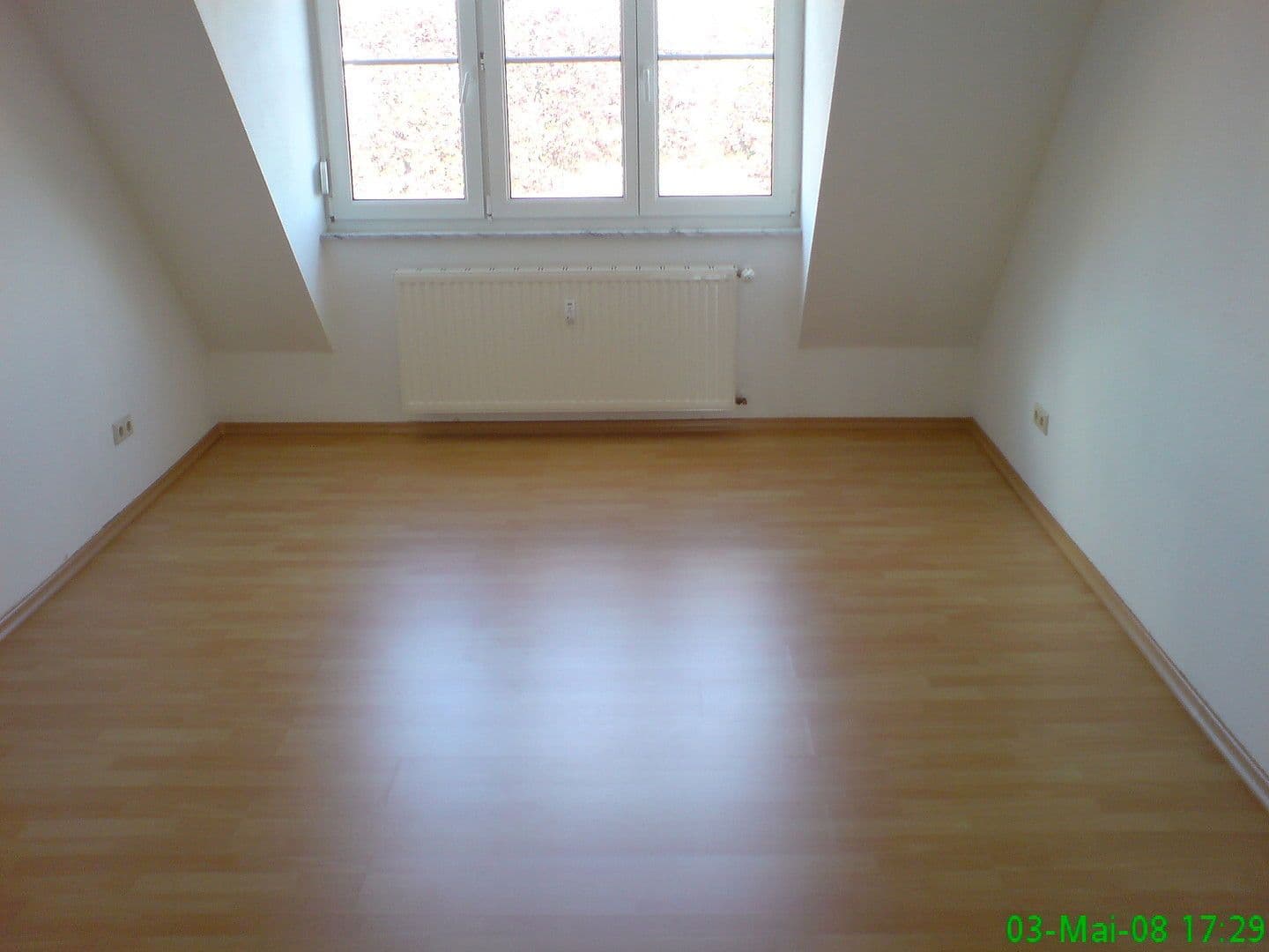 Pronájem bytu 2+1 52 m², Leipzig Großzschocher, Sasko Pronájem bytu 2+1 52 m², Leipzig Großzschocher, Sasko