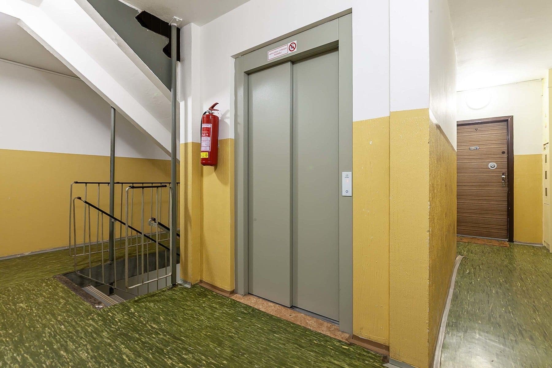 Prodej bytu 3+1 65 m², Jažlovická, Praha, Praha Prodej bytu 3+1 65 m², Jažlovická, Praha, Praha