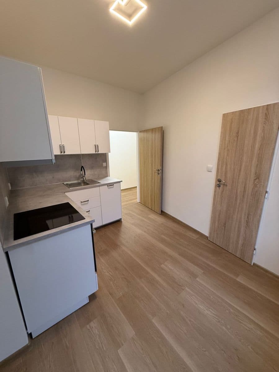 Pronájem bytu 3+1 86 m², Seifertova, Praha, Praha Pronájem bytu 3+1 86 m², Seifertova, Praha, Praha
