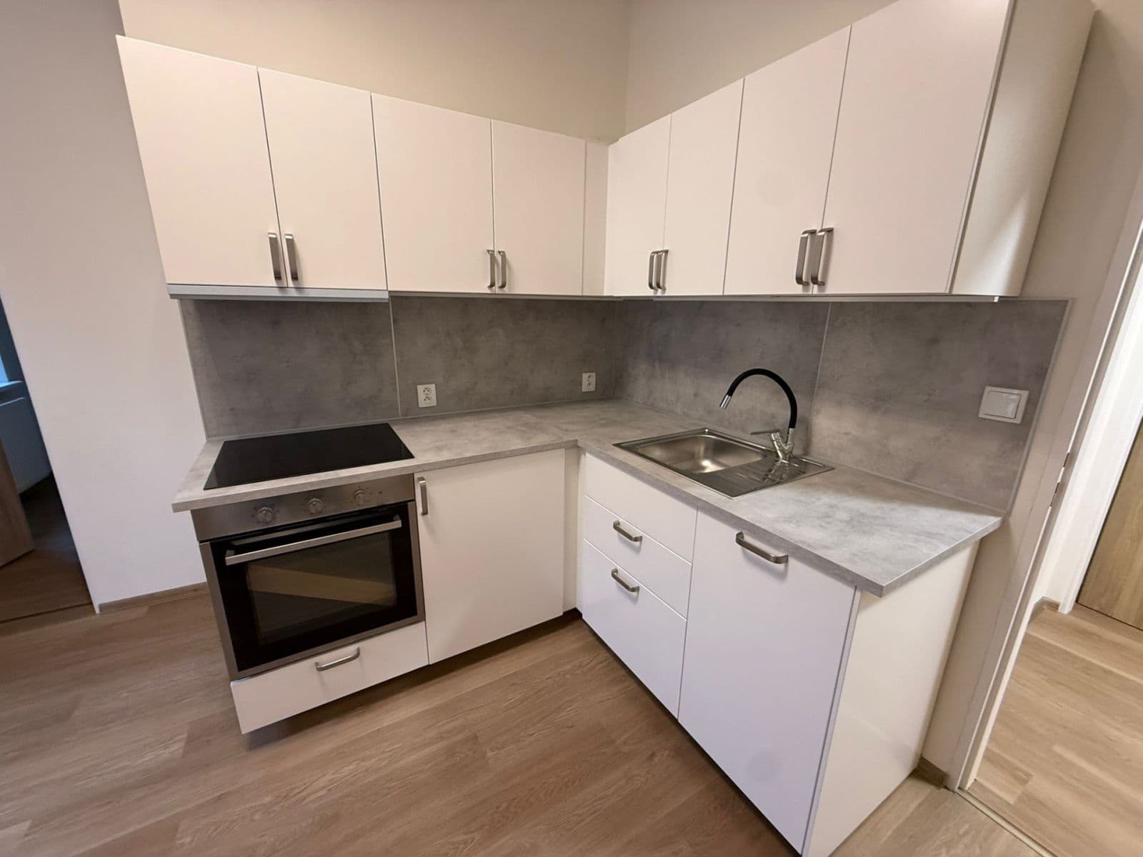 Pronájem bytu 3+1 86 m², Seifertova, Praha, Praha Pronájem bytu 3+1 86 m², Seifertova, Praha, Praha