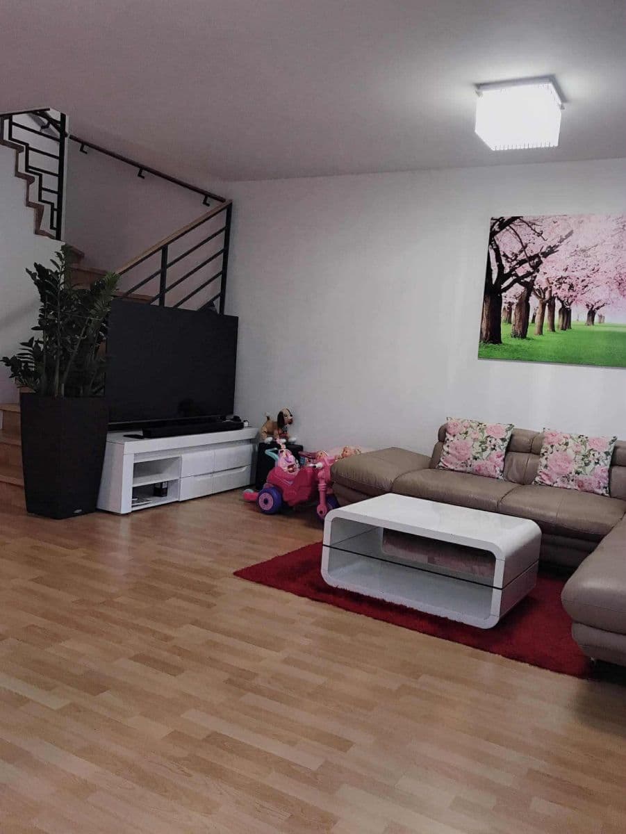 Pronájem domu 240 m², pozemek 240 m², Předenická, Praha, Praha Pronájem domu 240 m², pozemek 240 m², Předenická, Praha, Praha