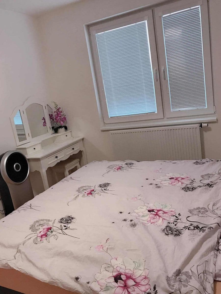 Pronájem domu 240 m², pozemek 240 m², Předenická, Praha, Praha Pronájem domu 240 m², pozemek 240 m², Předenická, Praha, Praha