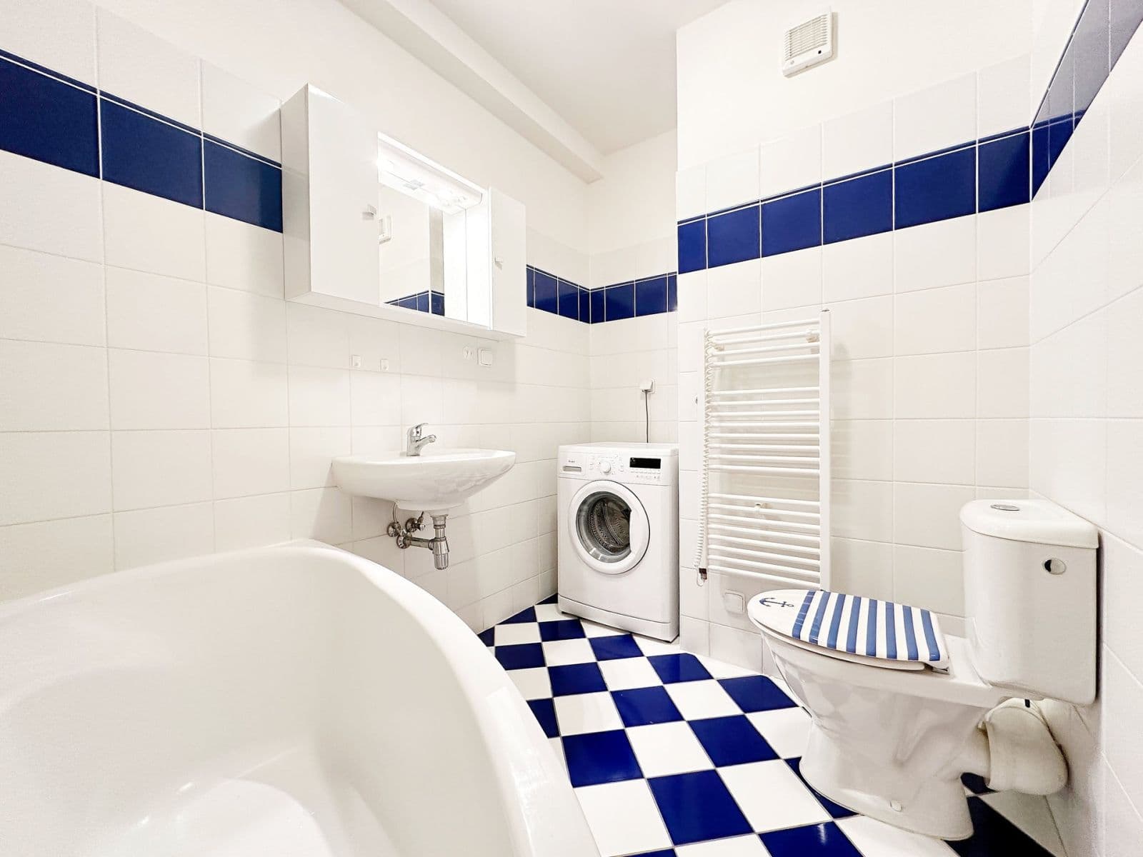 Pronájem bytu 2+kk 38 m², Nevanova, Praha, Praha Pronájem bytu 2+kk 38 m², Nevanova, Praha, Praha