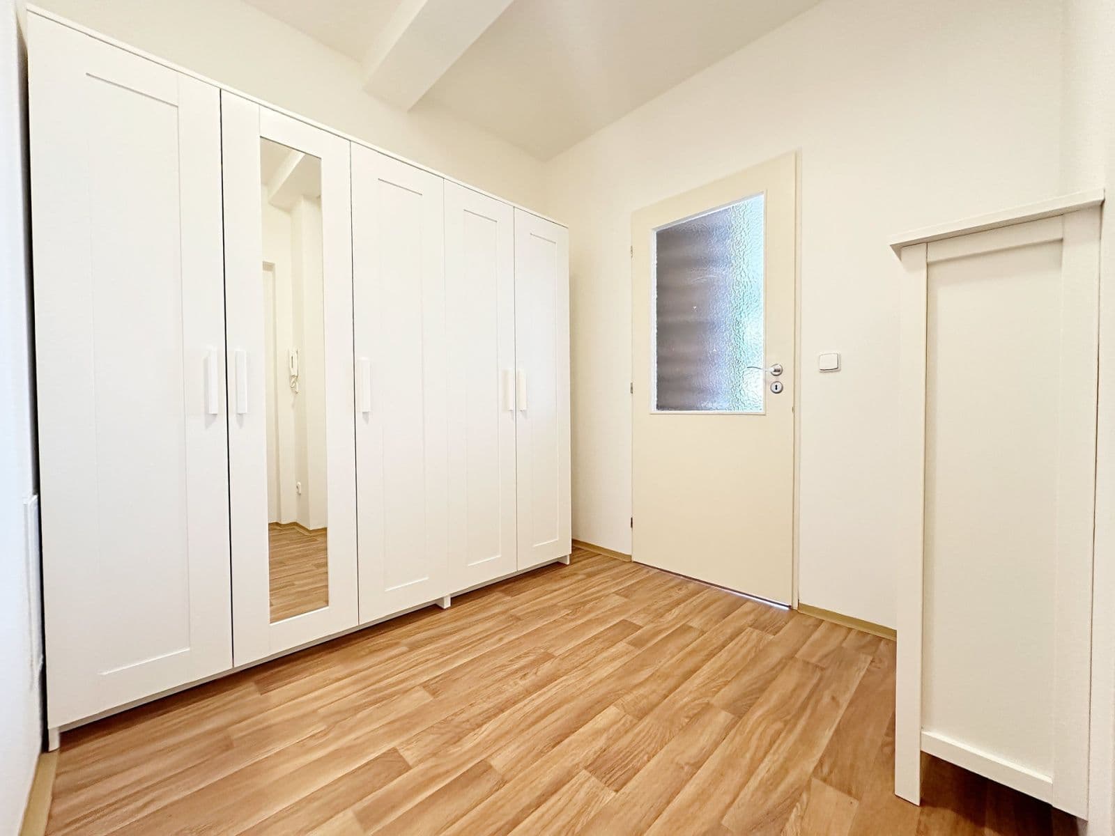 Pronájem bytu 2+kk 38 m², Nevanova, Praha, Praha Pronájem bytu 2+kk 38 m², Nevanova, Praha, Praha