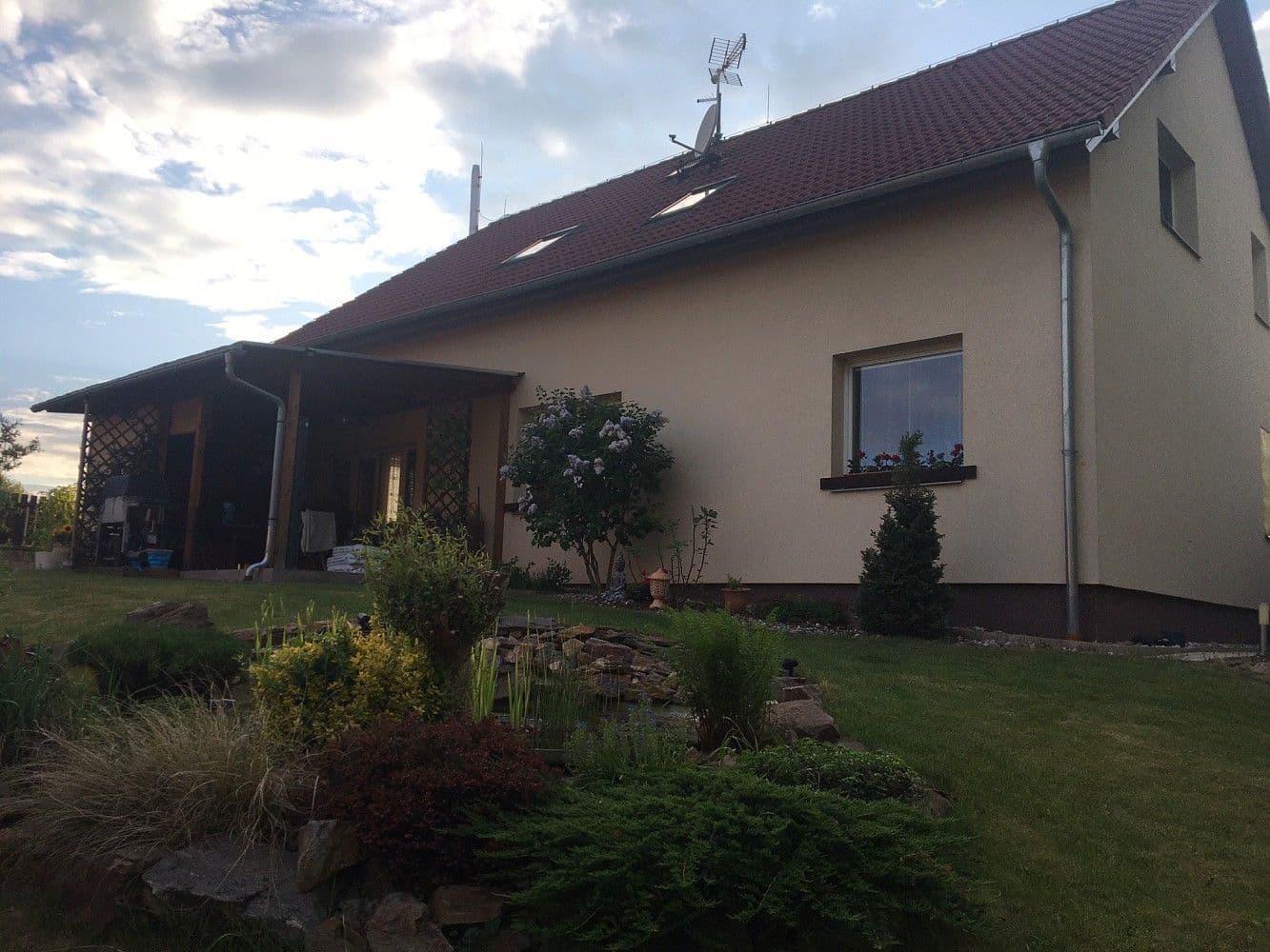 Prodej domu 235 m², pozemek 1.127 m², Zlatá, Středočeský kraj Prodej domu 235 m², pozemek 1.127 m², Zlatá, Středočeský kraj