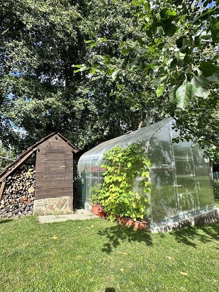 Prodej domu 235 m², pozemek 1.127 m², Zlatá, Středočeský kraj Prodej domu 235 m², pozemek 1.127 m², Zlatá, Středočeský kraj