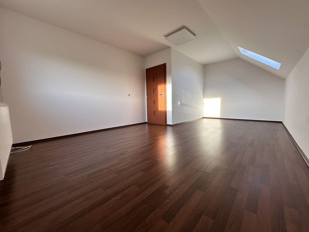 Prodej domu 235 m², pozemek 1.127 m², Zlatá, Středočeský kraj Prodej domu 235 m², pozemek 1.127 m², Zlatá, Středočeský kraj