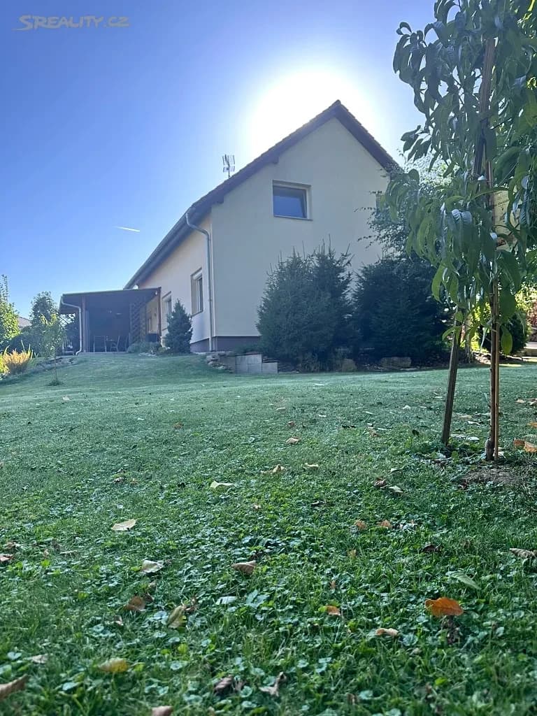 Prodej domu 235 m², pozemek 1.127 m², Zlatá, Středočeský kraj Prodej domu 235 m², pozemek 1.127 m², Zlatá, Středočeský kraj