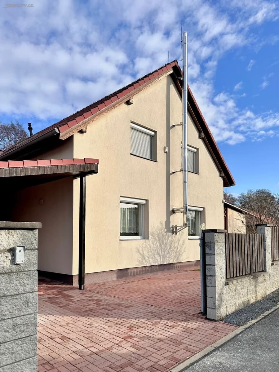 Prodej domu 235 m², pozemek 1.127 m², Zlatá, Středočeský kraj Prodej domu 235 m², pozemek 1.127 m², Zlatá, Středočeský kraj