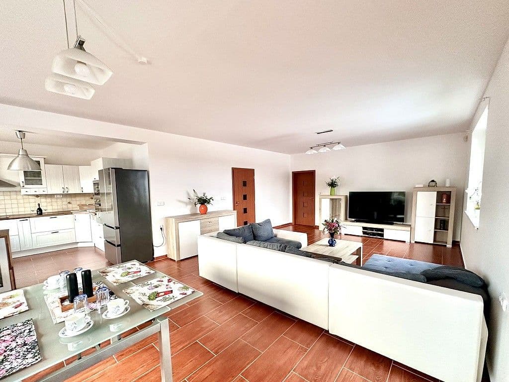 Prodej domu 235 m², pozemek 1.127 m², Zlatá, Středočeský kraj Prodej domu 235 m², pozemek 1.127 m², Zlatá, Středočeský kraj