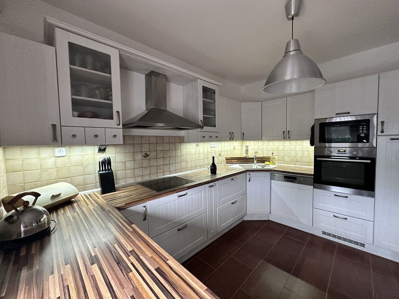 Prodej domu 235 m², pozemek 1.127 m², Zlatá, Středočeský kraj Prodej domu 235 m², pozemek 1.127 m², Zlatá, Středočeský kraj