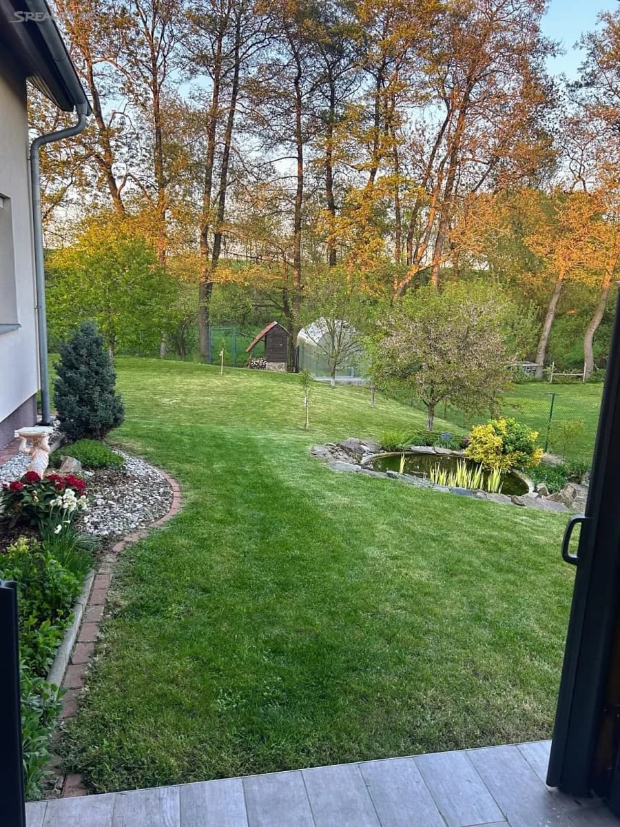 Prodej domu 235 m², pozemek 1.127 m², Zlatá, Středočeský kraj Prodej domu 235 m², pozemek 1.127 m², Zlatá, Středočeský kraj