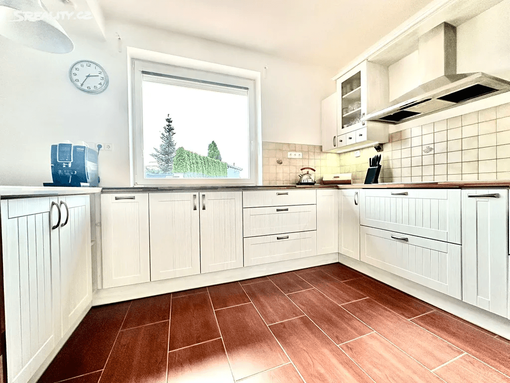 Prodej domu 235 m², pozemek 1.127 m², Zlatá, Středočeský kraj Prodej domu 235 m², pozemek 1.127 m², Zlatá, Středočeský kraj