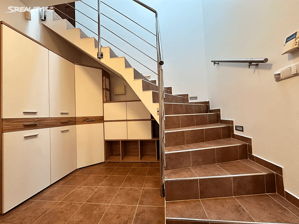 Prodej domu 235 m², pozemek 1.127 m², Zlatá, Středočeský kraj Prodej domu 235 m², pozemek 1.127 m², Zlatá, Středočeský kraj