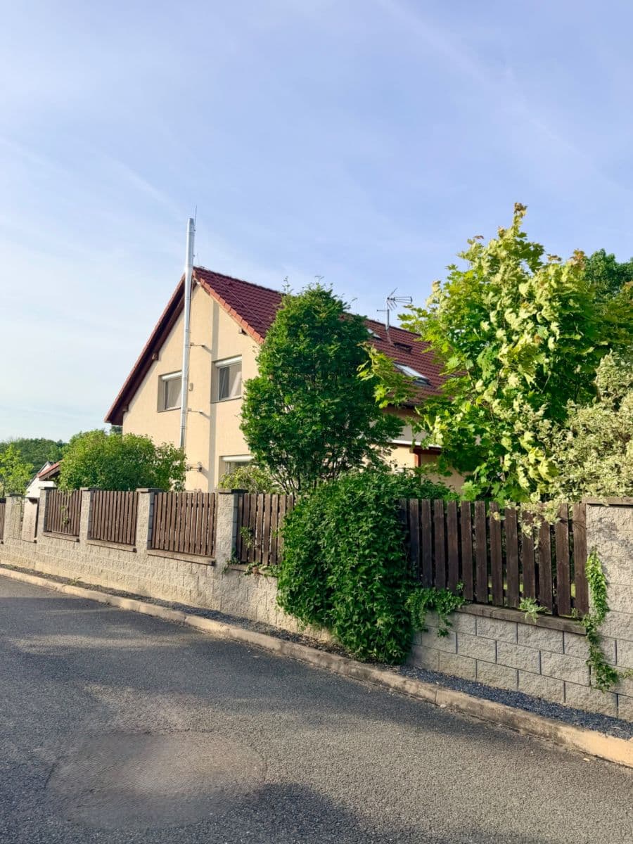 Prodej domu 235 m², pozemek 1.127 m², Zlatá, Středočeský kraj Prodej domu 235 m², pozemek 1.127 m², Zlatá, Středočeský kraj