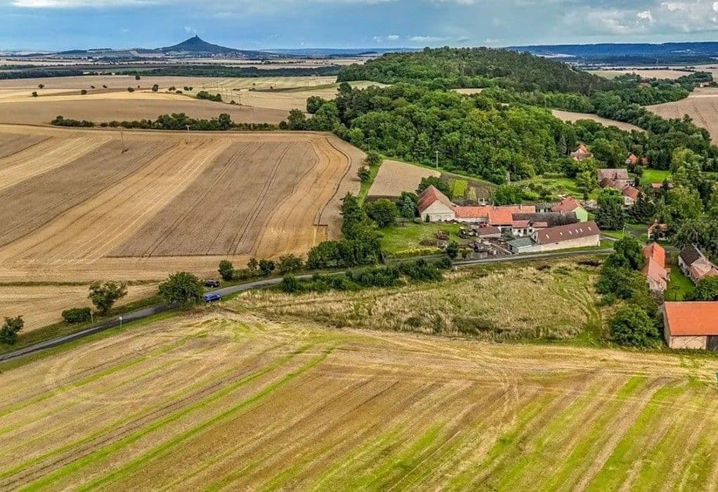 Prodej pozemku 2.077 m², Děčany, Ústecký kraj Prodej pozemku 2.077 m², Děčany, Ústecký kraj