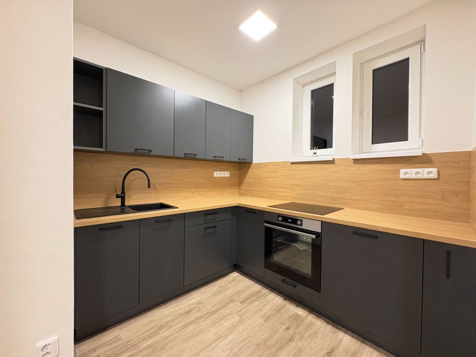 Prodej bytu 3+kk 74 m², Charkovská, Olomouc, Olomoucký kraj Prodej bytu 3+kk 74 m², Charkovská, Olomouc, Olomoucký kraj