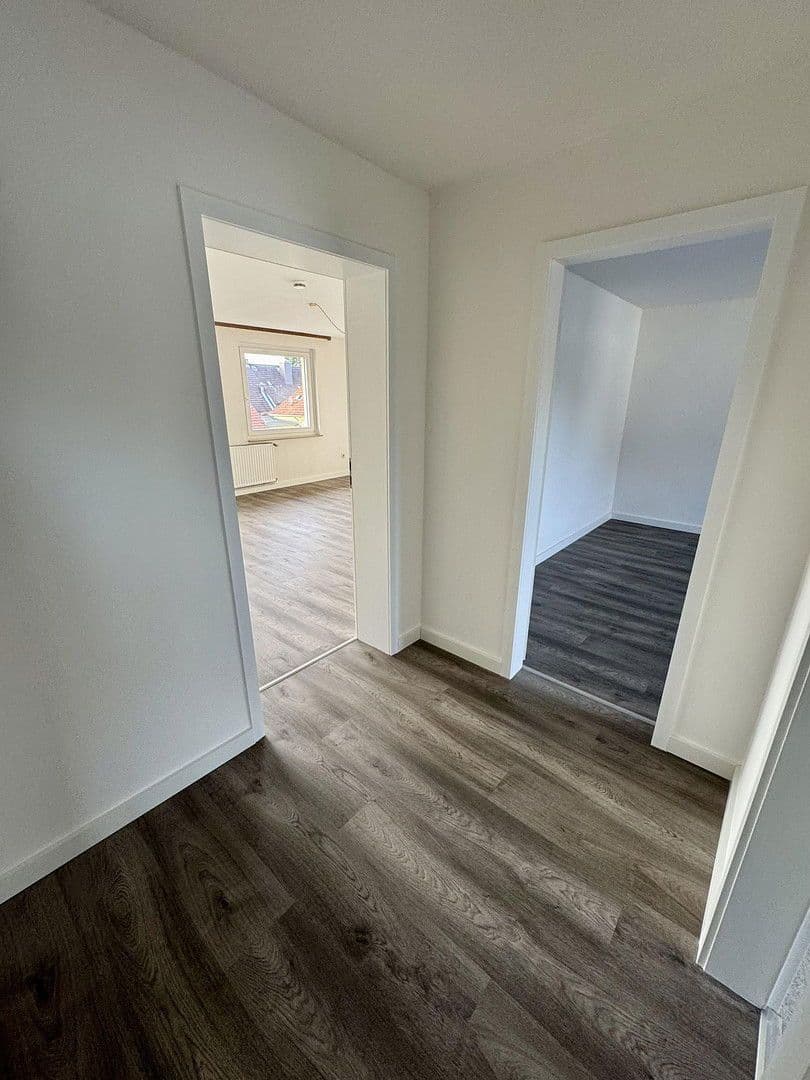 Pronájem bytu 3+1 87 m², Oesdorfer Straße 14, Bad Pyrmont, Dolní Sasko Pronájem bytu 3+1 87 m², Oesdorfer Straße 14, Bad Pyrmont, Dolní Sasko