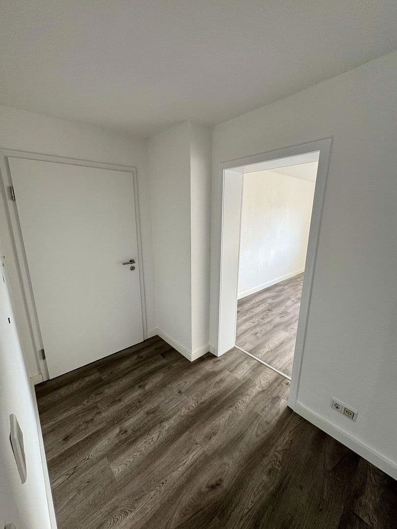 Pronájem bytu 3+1 87 m², Oesdorfer Straße 14, Bad Pyrmont, Dolní Sasko Pronájem bytu 3+1 87 m², Oesdorfer Straße 14, Bad Pyrmont, Dolní Sasko