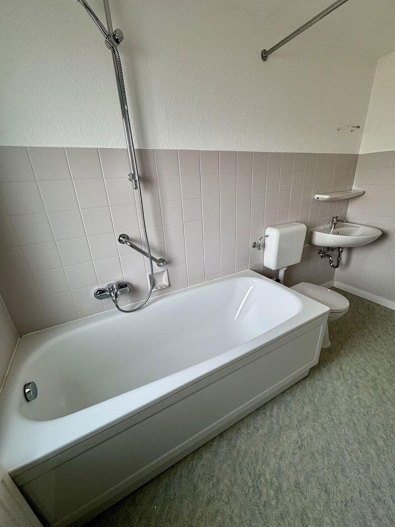 Pronájem bytu 3+1 87 m², Oesdorfer Straße 14, Bad Pyrmont, Dolní Sasko Pronájem bytu 3+1 87 m², Oesdorfer Straße 14, Bad Pyrmont, Dolní Sasko