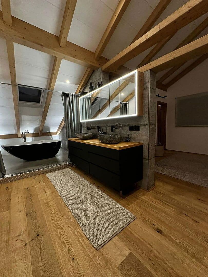 Prodej domu 343 m², pozemek 657 m², Mengkofen, Bavorsko Prodej domu 343 m², pozemek 657 m², Mengkofen, Bavorsko