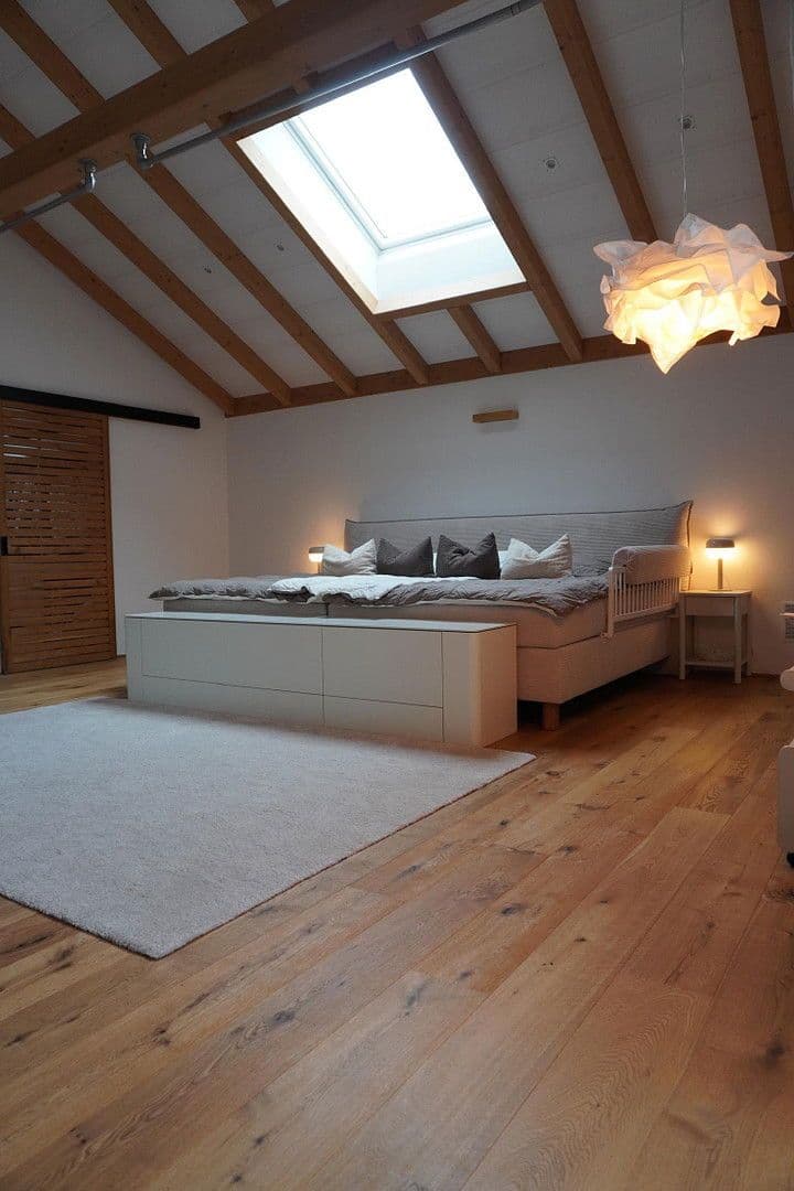 Prodej domu 343 m², pozemek 657 m², Mengkofen, Bavorsko Prodej domu 343 m², pozemek 657 m², Mengkofen, Bavorsko