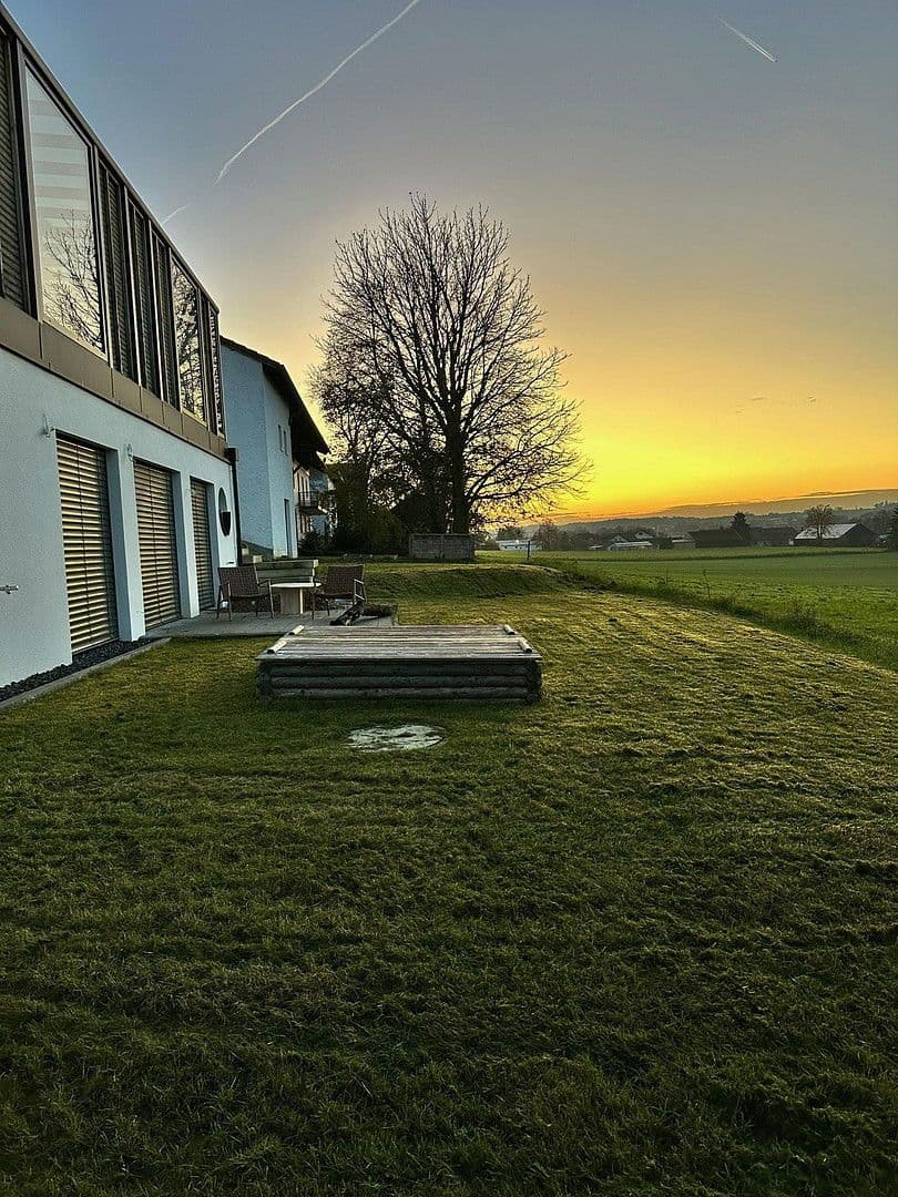 Prodej domu 343 m², pozemek 657 m², Mengkofen, Bavorsko Prodej domu 343 m², pozemek 657 m², Mengkofen, Bavorsko