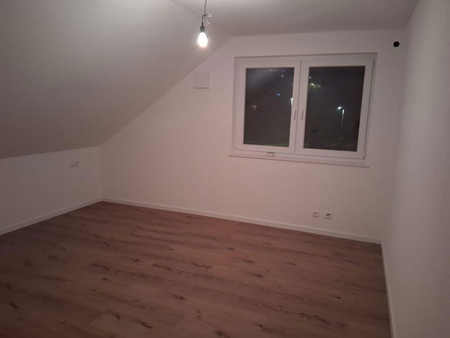 Pronájem bytu 4+1 89 m², Heilbronn, Bádensko-Württembersko Pronájem bytu 4+1 89 m², Heilbronn, Bádensko-Württembersko