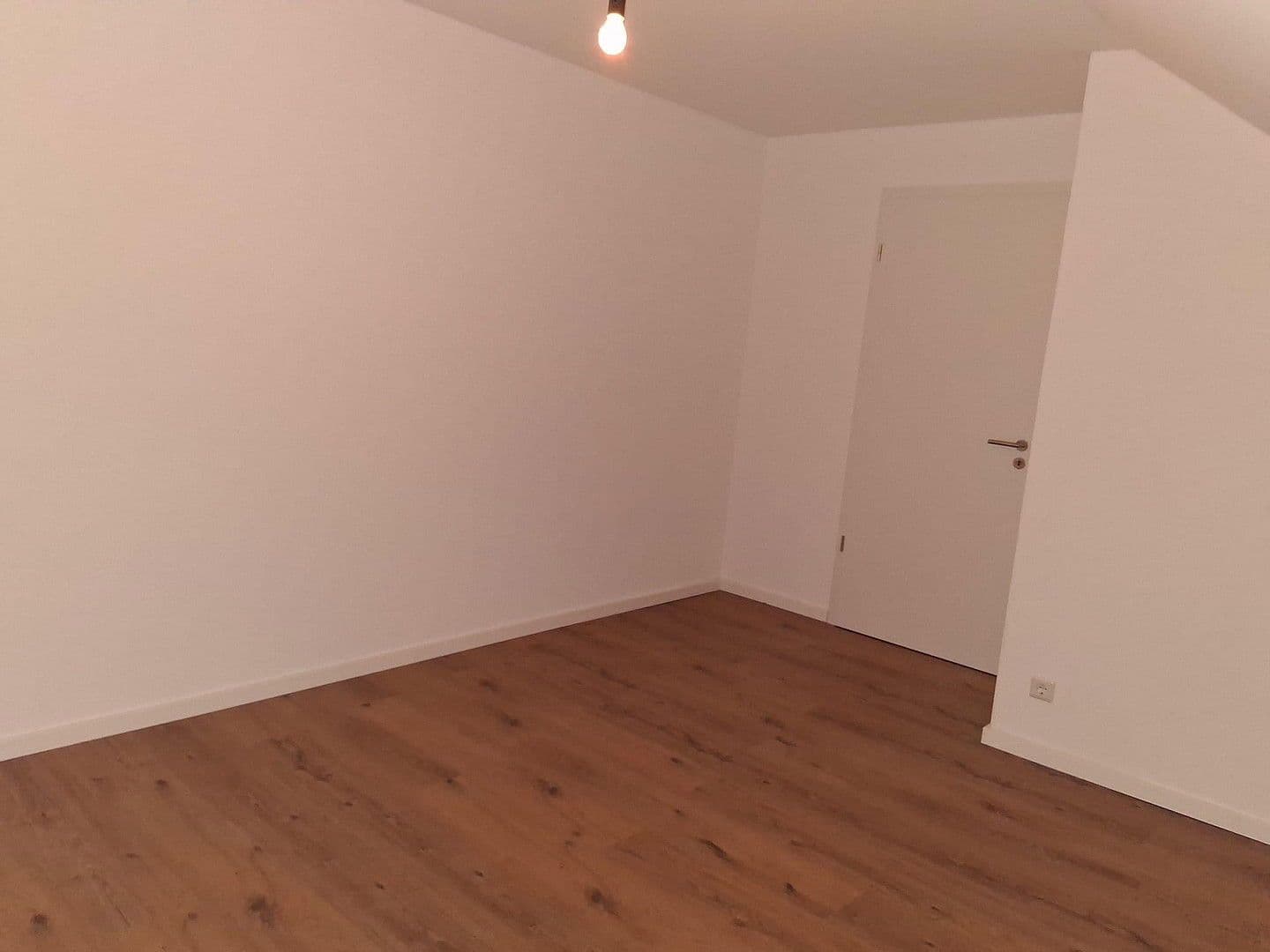 Pronájem bytu 4+1 89 m², Heilbronn, Bádensko-Württembersko Pronájem bytu 4+1 89 m², Heilbronn, Bádensko-Württembersko
