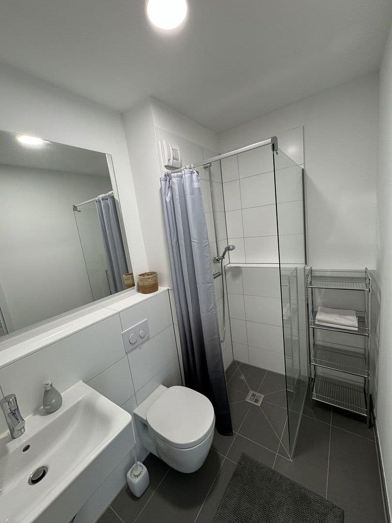 Pronájem bytu 1+1 25 m², Leopoldstr. 204, München, Bavorsko Pronájem bytu 1+1 25 m², Leopoldstr. 204, München, Bavorsko