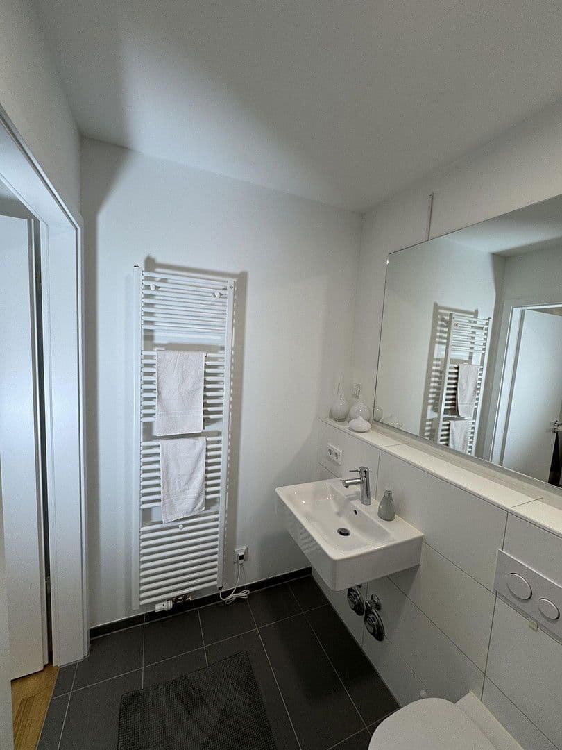 Pronájem bytu 1+1 25 m², Leopoldstr. 204, München, Bavorsko Pronájem bytu 1+1 25 m², Leopoldstr. 204, München, Bavorsko