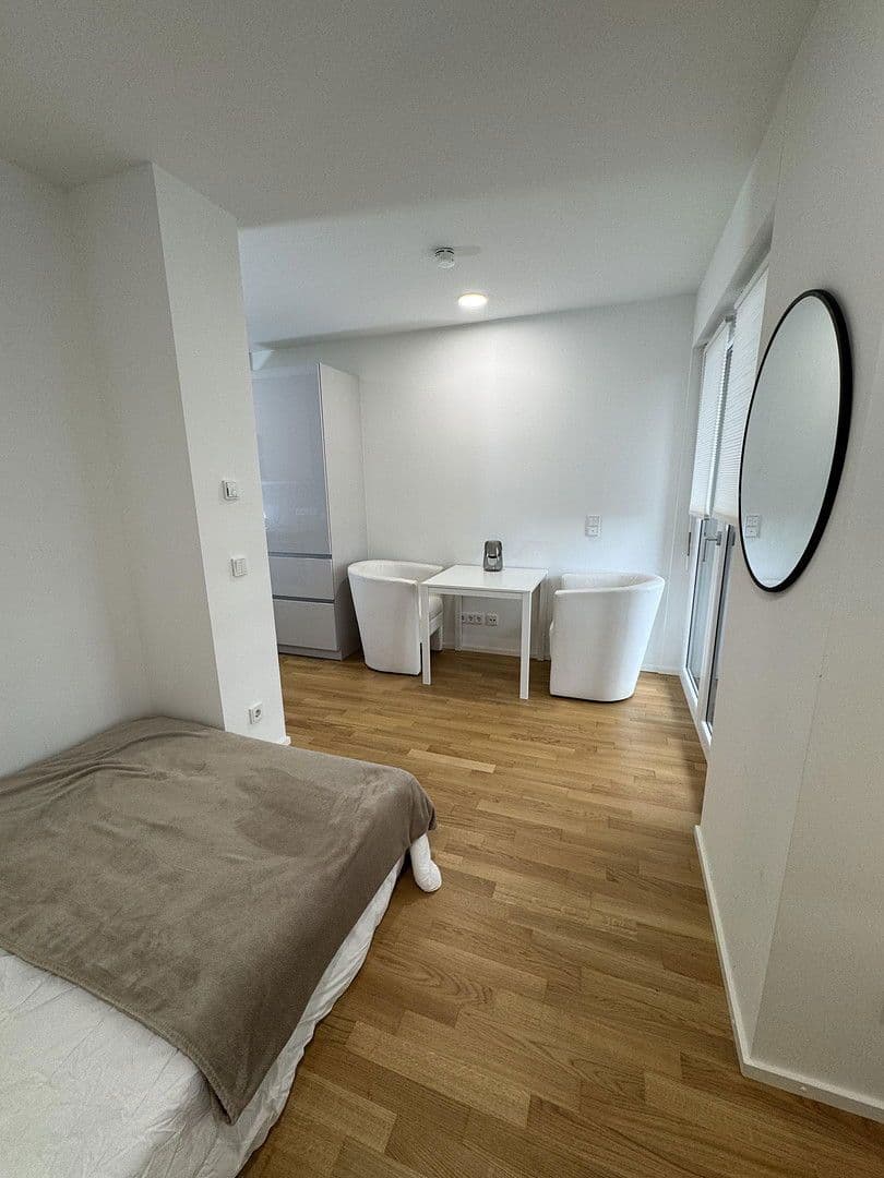 Pronájem bytu 1+1 25 m², Leopoldstr. 204, München, Bavorsko Pronájem bytu 1+1 25 m², Leopoldstr. 204, München, Bavorsko