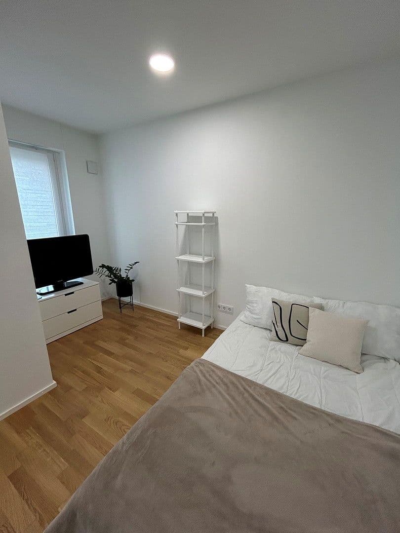 Pronájem bytu 1+1 25 m², Leopoldstr. 204, München, Bavorsko Pronájem bytu 1+1 25 m², Leopoldstr. 204, München, Bavorsko