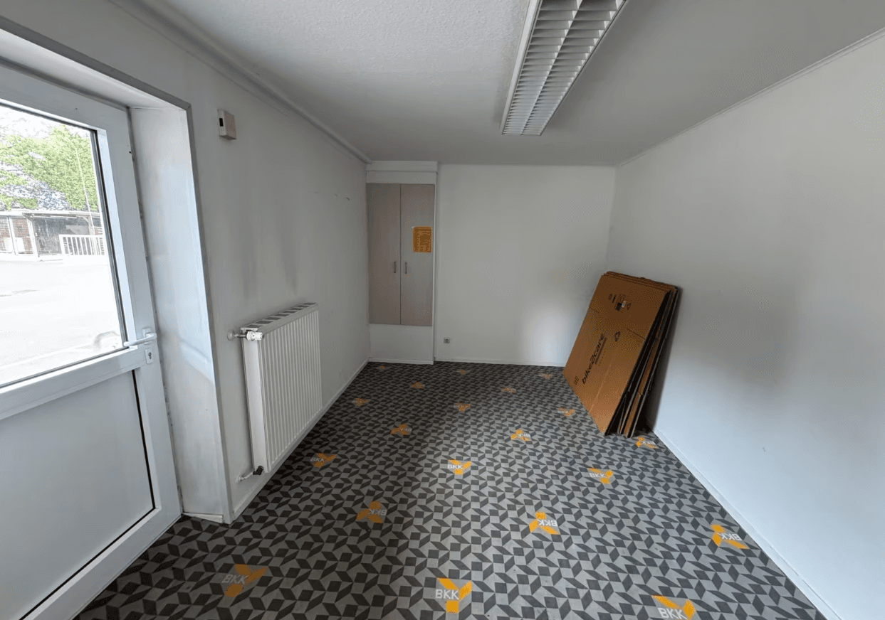 Pronájem nebytového prostoru 310 m², Hermann-Bahlsen-Str 2, Barsinghausen, Dolní Sasko Pronájem nebytového prostoru 310 m², Hermann-Bahlsen-Str 2, Barsinghausen, Dolní Sasko