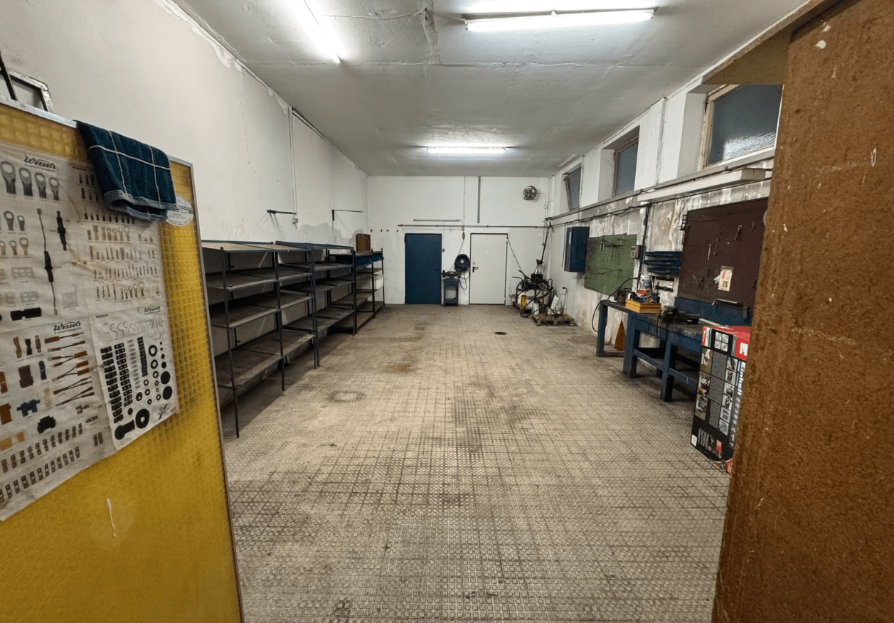 Pronájem nebytového prostoru 310 m², Hermann-Bahlsen-Str 2, Barsinghausen, Dolní Sasko Pronájem nebytového prostoru 310 m², Hermann-Bahlsen-Str 2, Barsinghausen, Dolní Sasko