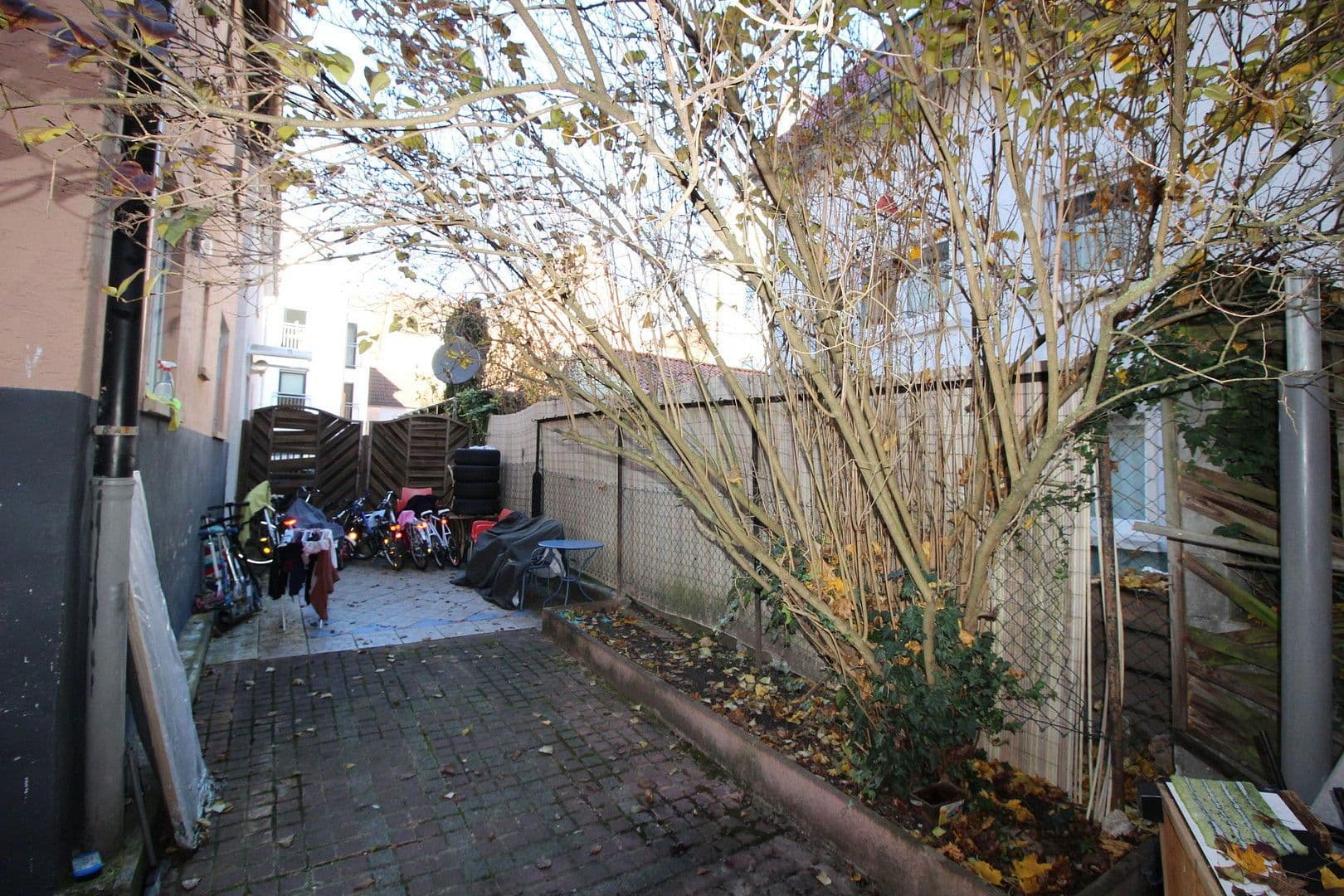 Prodej domu 148 m², pozemek 142 m², Stuttgart, Bádensko-Württembersko Prodej domu 148 m², pozemek 142 m², Stuttgart, Bádensko-Württembersko