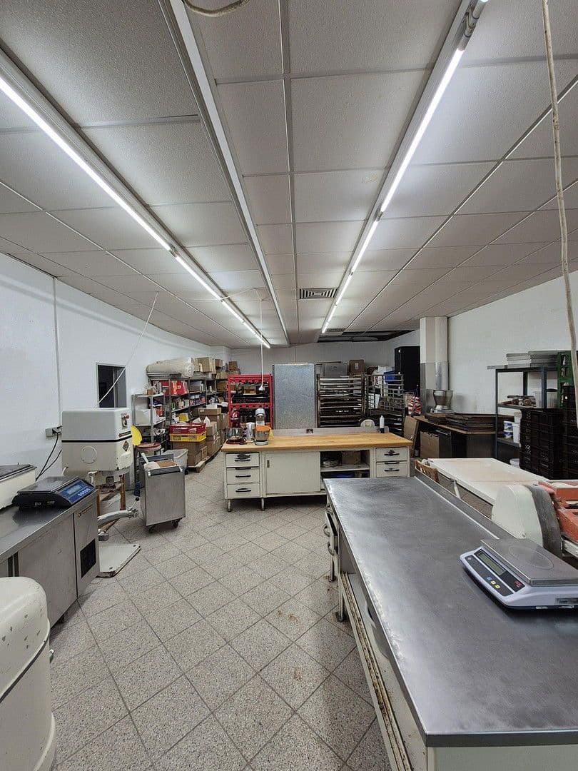 Pronájem nebytového prostoru 160 m², Walter-Gropius-Str. 3, Reutlingen, Bádensko-Württembersko Pronájem nebytového prostoru 160 m², Walter-Gropius-Str. 3, Reutlingen, Bádensko-Württembersko