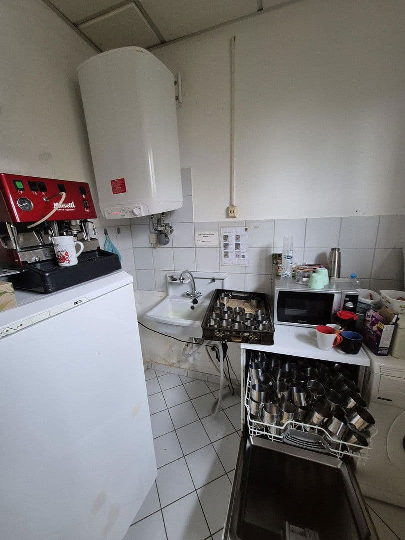 Pronájem nebytového prostoru 160 m², Walter-Gropius-Str. 3, Reutlingen, Bádensko-Württembersko Pronájem nebytového prostoru 160 m², Walter-Gropius-Str. 3, Reutlingen, Bádensko-Württembersko