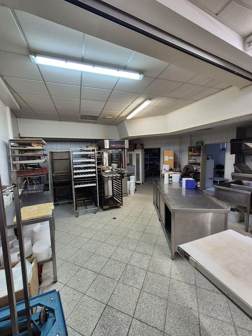 Pronájem nebytového prostoru 160 m², Walter-Gropius-Str. 3, Reutlingen, Bádensko-Württembersko Pronájem nebytového prostoru 160 m², Walter-Gropius-Str. 3, Reutlingen, Bádensko-Württembersko