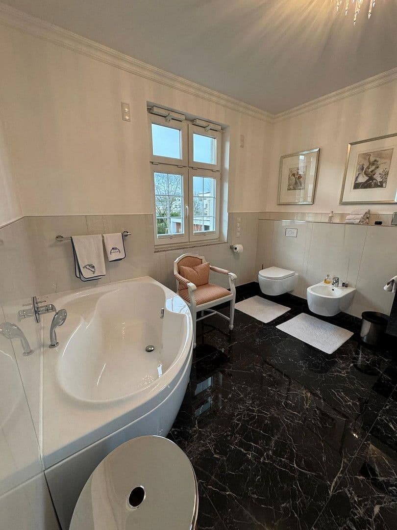 Prodej domu 265 m², pozemek 996 m², Potsdam Groß Glienicke zu Berlin, Braniborsko Prodej domu 265 m², pozemek 996 m², Potsdam Groß Glienicke zu Berlin, Braniborsko