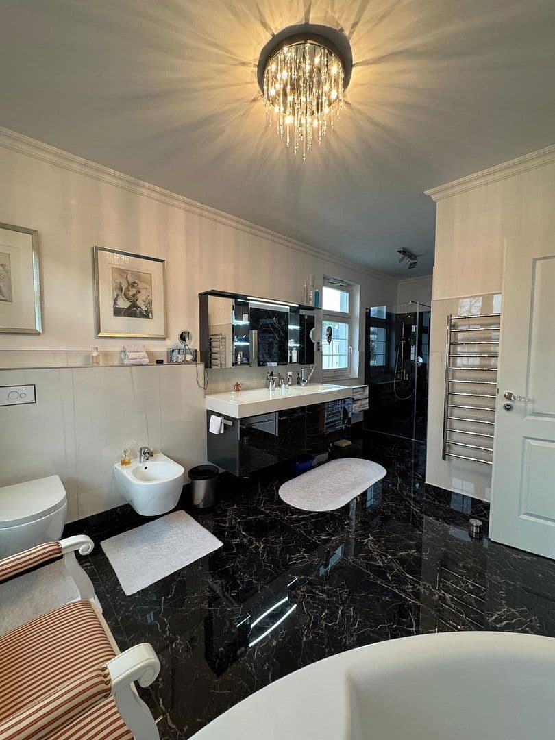 Prodej domu 265 m², pozemek 996 m², Potsdam Groß Glienicke zu Berlin, Braniborsko Prodej domu 265 m², pozemek 996 m², Potsdam Groß Glienicke zu Berlin, Braniborsko