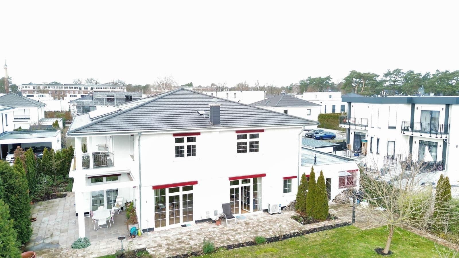 Prodej domu 265 m², pozemek 996 m², Potsdam Groß Glienicke zu Berlin, Braniborsko Prodej domu 265 m², pozemek 996 m², Potsdam Groß Glienicke zu Berlin, Braniborsko