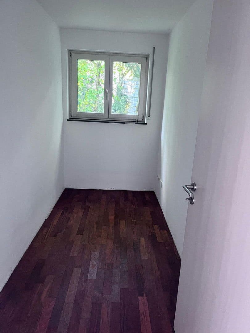 Pronájem bytu 5+1 136 m², Weinstadt, Bádensko-Württembersko Pronájem bytu 5+1 136 m², Weinstadt, Bádensko-Württembersko
